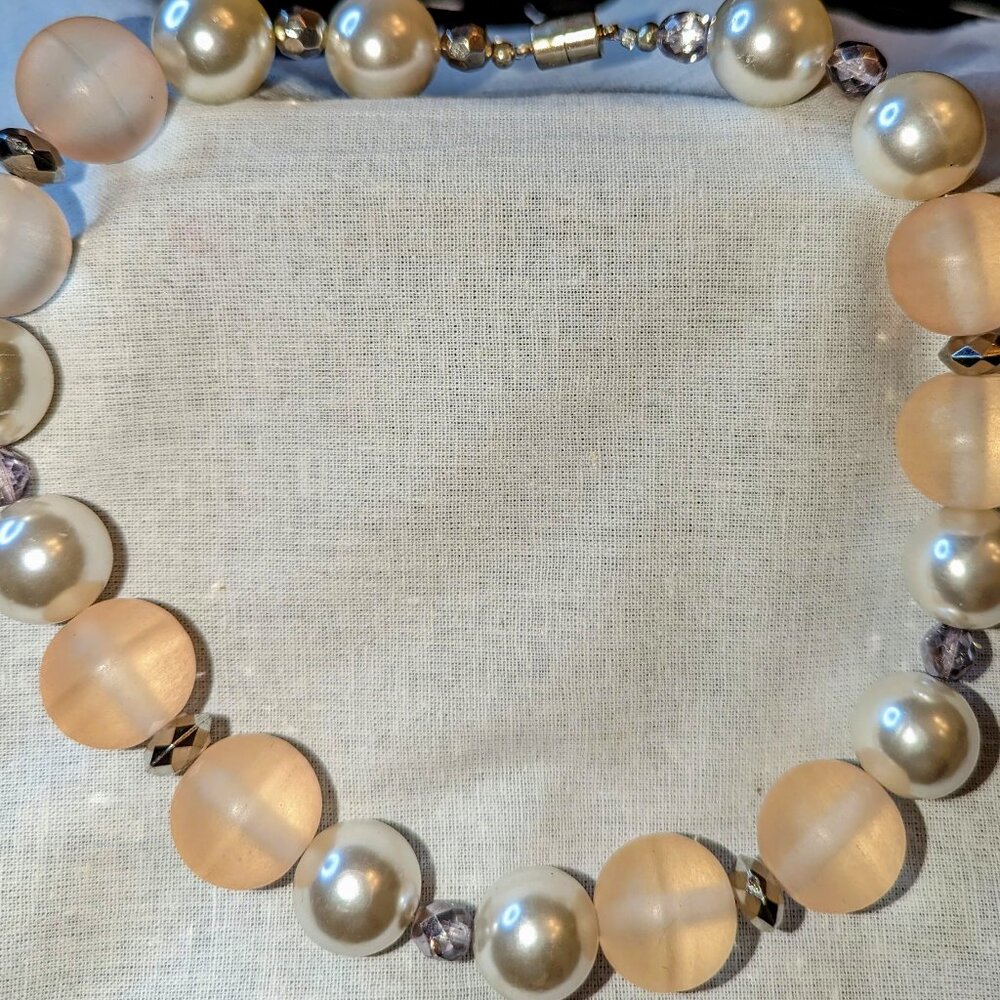 New chunky blush pink and beige pearl choker